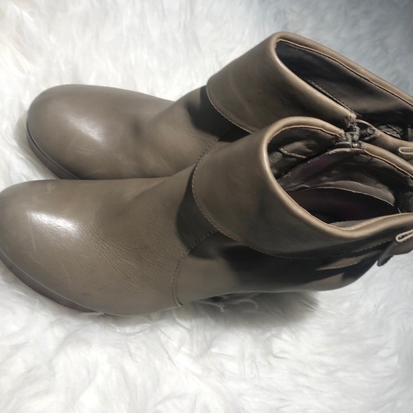 Gianni Bini Beige Leather Ankle Boots - Picture 9 of 9